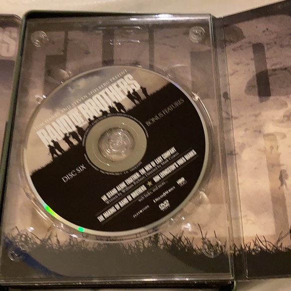 Band of Brothers DVD 6 disc collection in a tin box - Picture 6 of 16